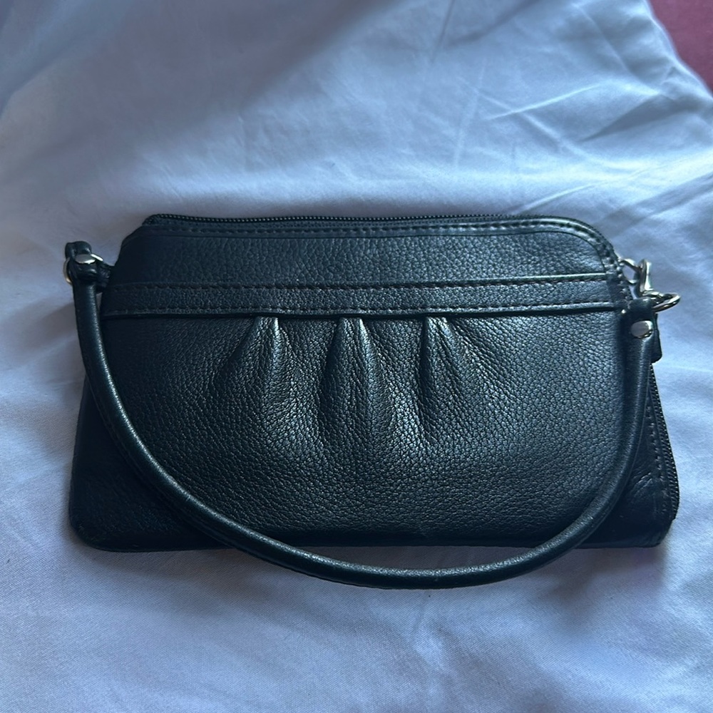 Women’s black fossil wristlet